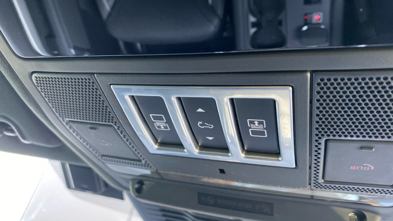 Land Rover Discovery 3.0 D300 R-Dynamic HSE 5dr Auto Diesel Station Wagon